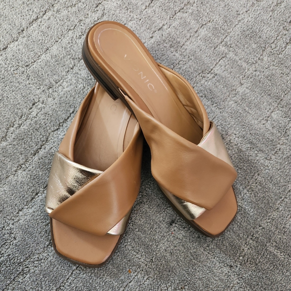 Used Vionic Women's Miramar Slides Sandals Size 8 Camel And Gold